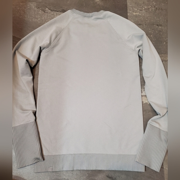 Lululemon Rest Less Pullover. Long sleeves. Diagonal ribbed. Grey and white. 4. - Picture 5 of 12